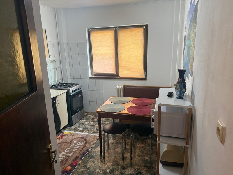 Parcul Tineretului, sector 4, apartament 3 camere decomandat 72 mp,